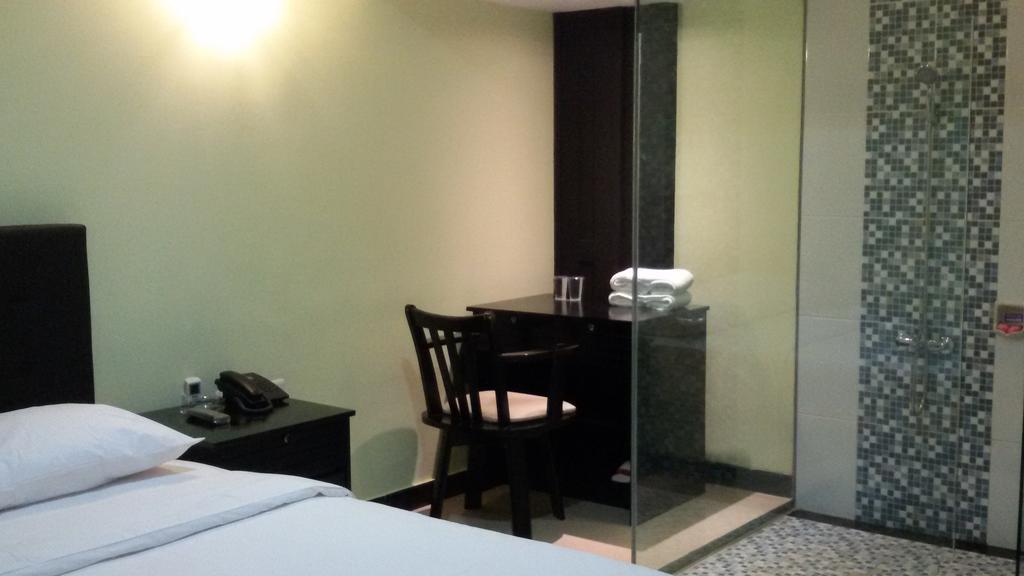Guest House Salon Fora Gegerkalong Setiabudhi Bandung Eksteriør billede