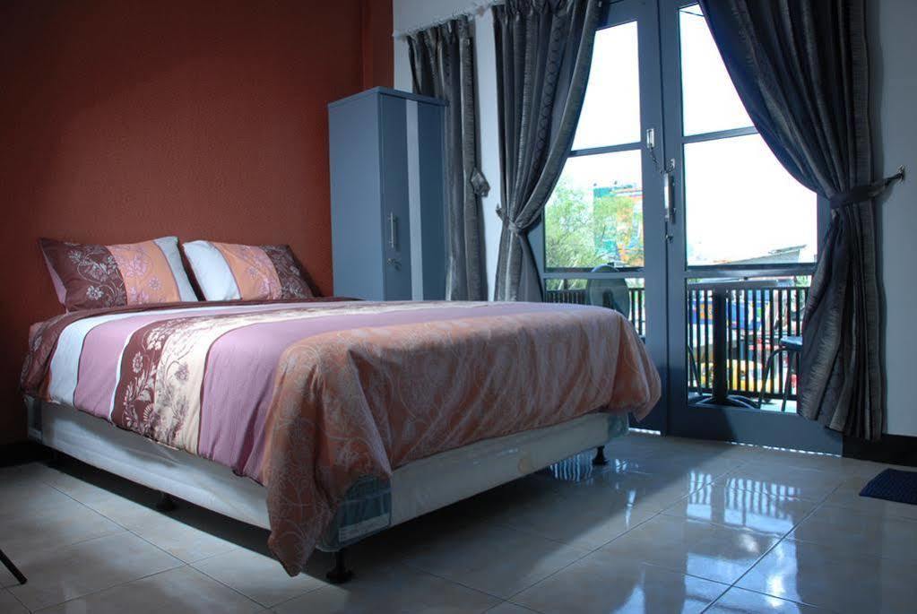 Guest House Salon Fora Gegerkalong Setiabudhi Bandung Eksteriør billede
